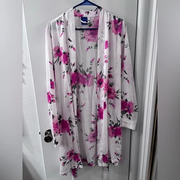 Soft Spring Floral Robe - Picture 5 of 5